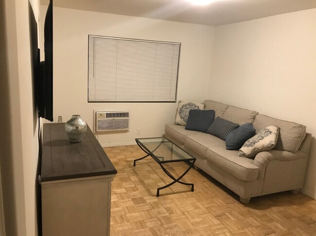 Photo - 5842 Lexington Ave