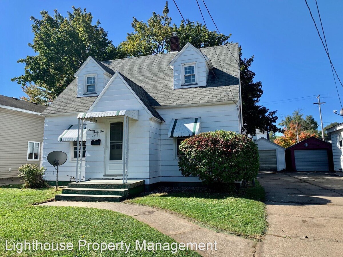 Photo - 1631 McReynolds Ave NW House