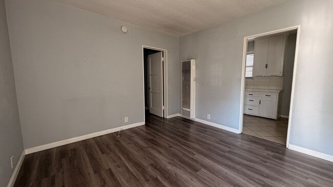 Photo - 6415 S Van Ness Ave Unit 6417