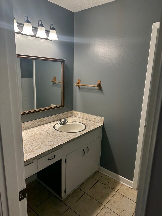 Photo - 221 Belaire Dr