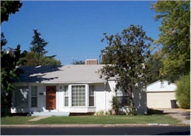 Cute old fig home with huge yard - Cute old fig home with huge yard