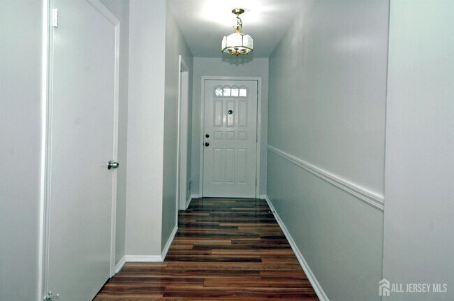 Photo - 4 White Oaks Dr