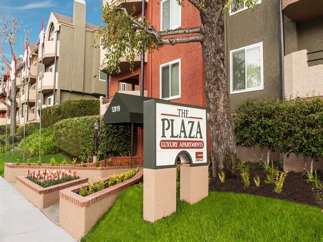 Plaza Apartments, Sherman Village