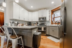 Photo - 1019 W Oakdale Ave Unit 1