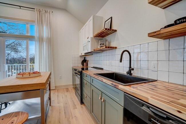 Flats On East Gay | 1 Bedroom - Flats on East Gay