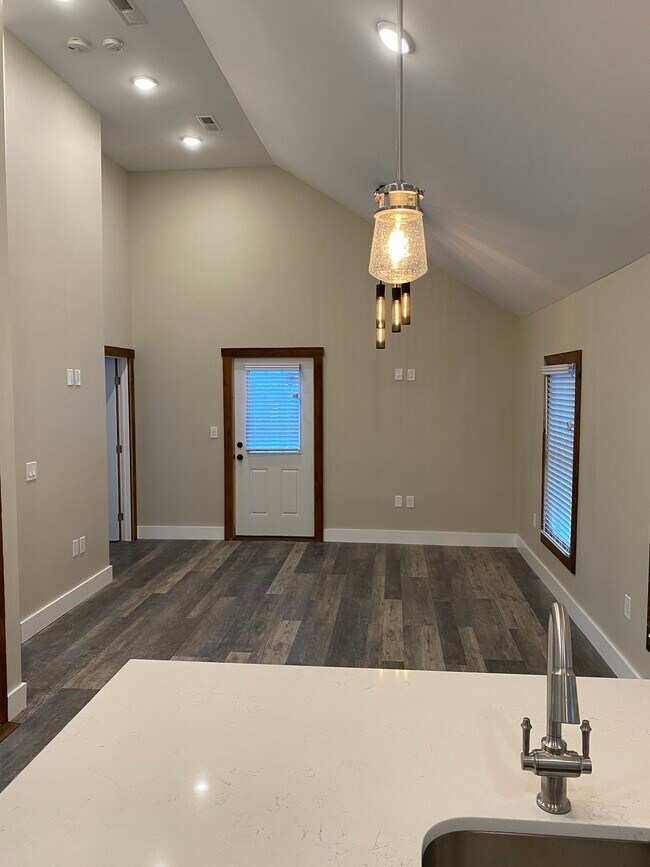 Photo - 48 Church St