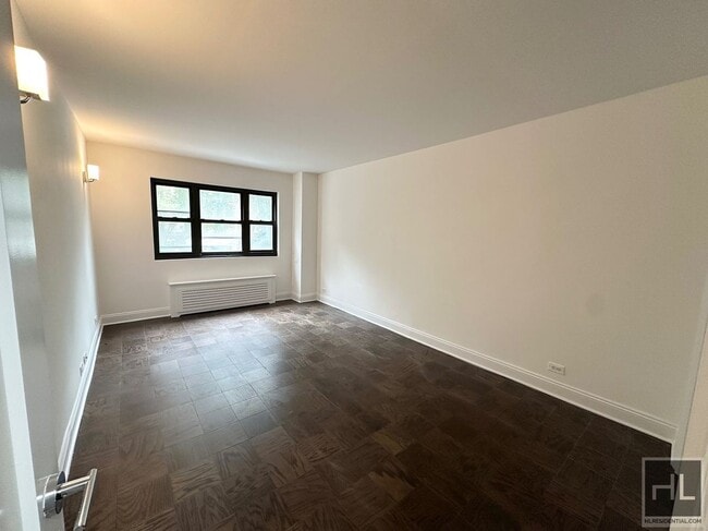 Photo - EAST 35 STREET Unidad 2I