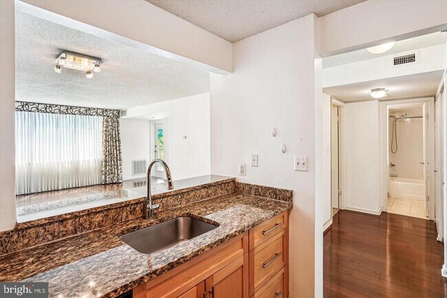 Photo - 10101 Grosvenor Pl Unit 407