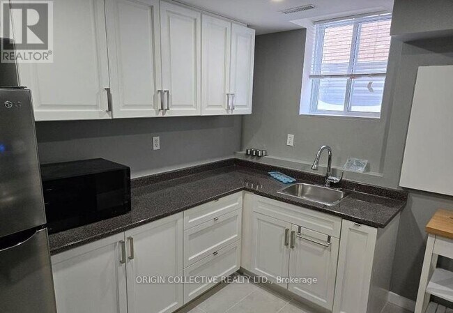 Photo - 5 Hearthstone Crescent