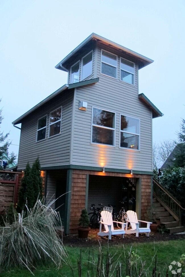 Building Photo - 3805 NE 11th Ave Unit ADU Apartment