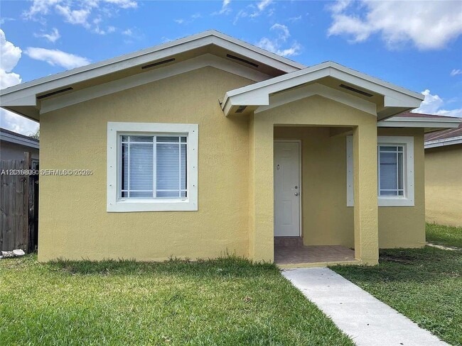Building Photo - 917 SW 8th Pl