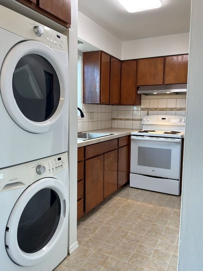 236 E Lauridsen Blvd Unidad 2