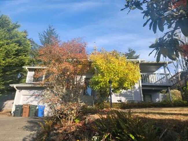 Photo - Classic North Tacoma 4 Bedroom Tri-Level with Peak a Boo View!