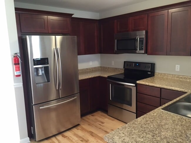76-F SL - 76-F SL Apartment Unit F
