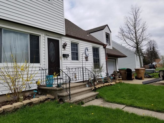 Photo - 758 S Huth Rd