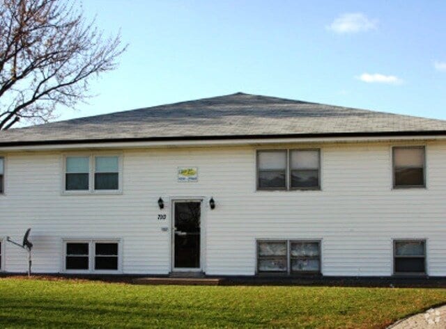 Building Photo - 710 Golfcrest Rd N Rental