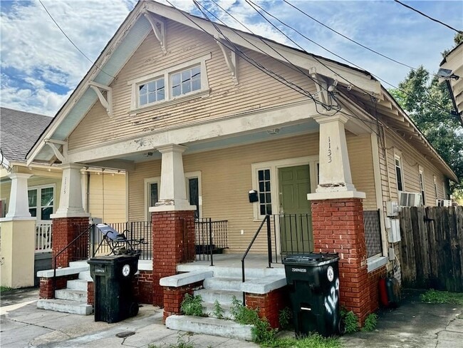 1133 Belleville St