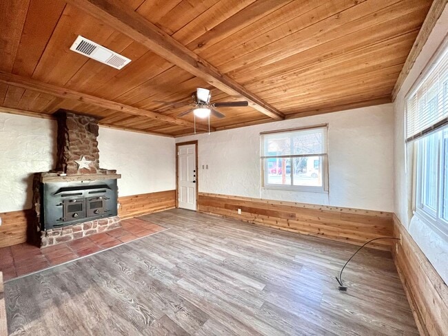 Photo - Adorable Cottage on Lytle
