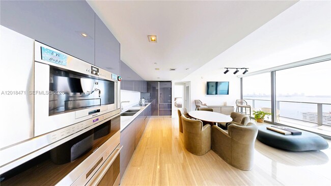 Building Photo - 1451 Brickell Ave Unit 2502