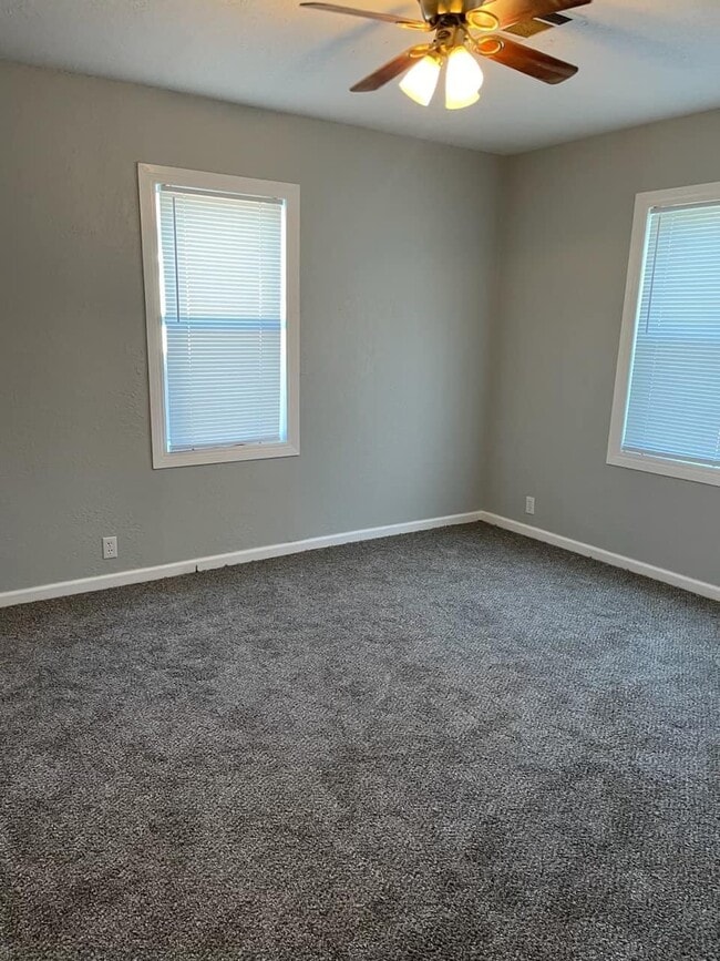 Photo - 708 Maxwell St NW