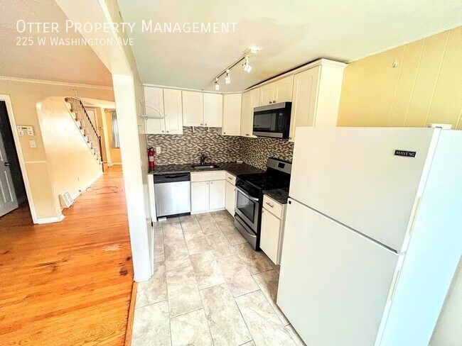 Photo - 225 W Washington Ave