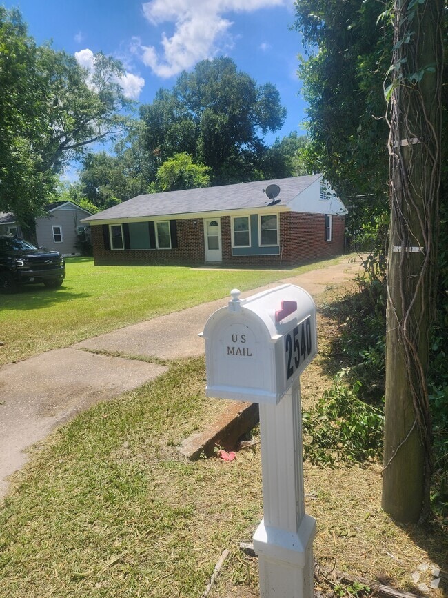 Building Photo - Cherokee Rental