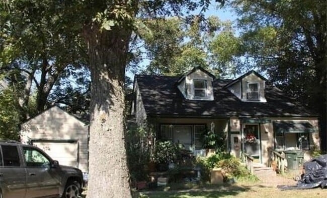 Photo - 2107 Campbell St