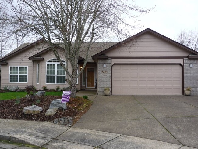 Building Photo - Spacious, West Salem Home