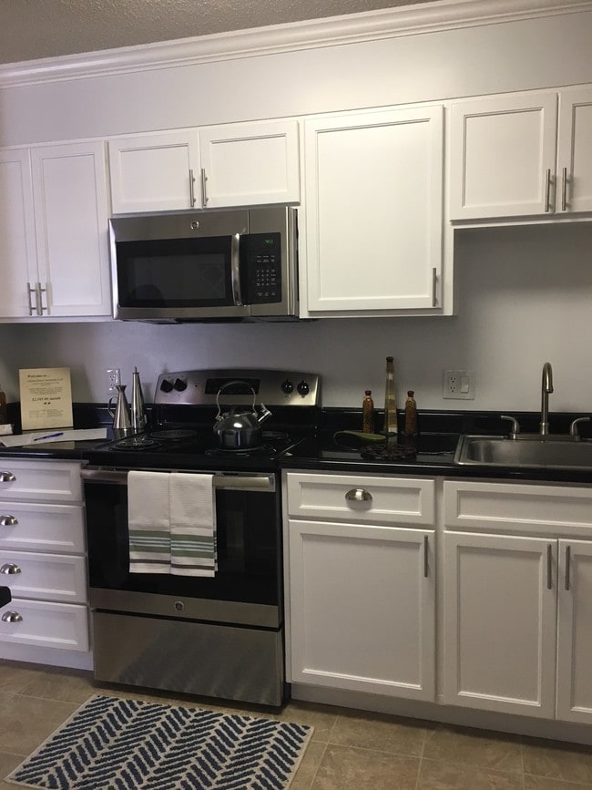 Chateau Manor Apartments