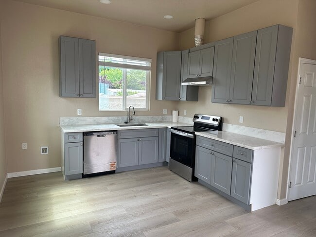 Photo - 4228 76th St