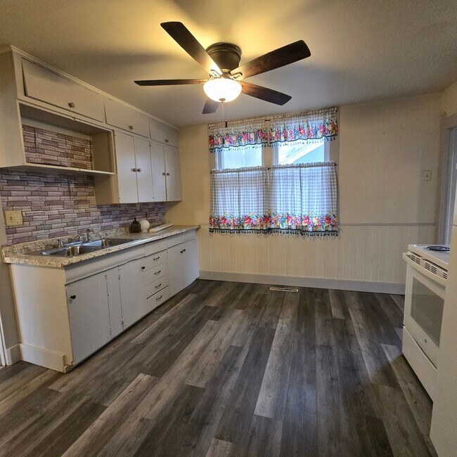 Photo - 617 W Main St