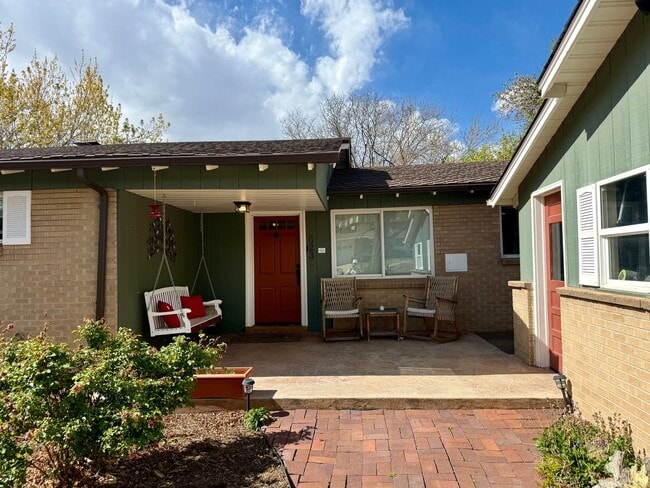 Photo - Sprawling 6 BR 4 BA Applewood Paradise - Live in Luxury with this Entertainer's Dream!