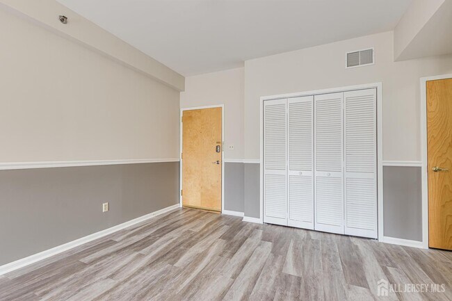 Photo - 160 Durham Ave Unidad 205