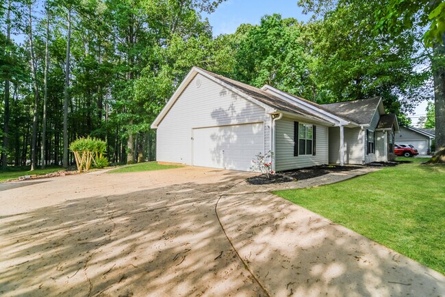 Photo - Fantastic 3bd/2ba home! Let yourself in!