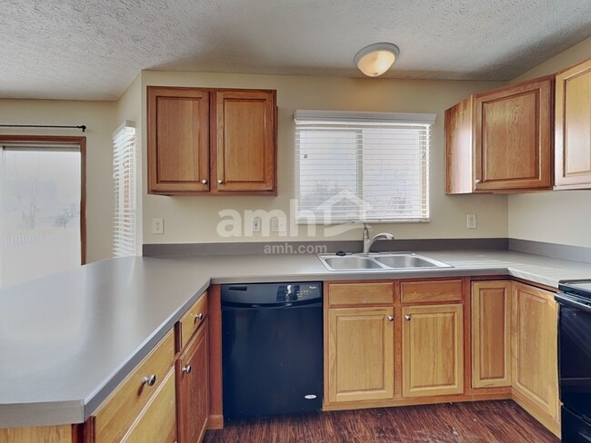 Photo - 748 Woodington Dr