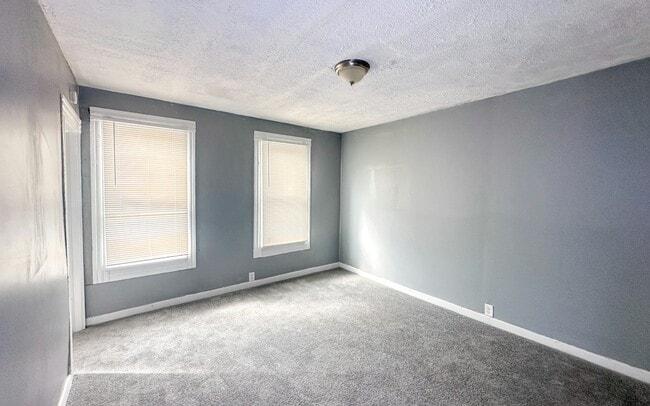 Photo - 1427 E 61st St