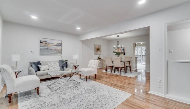 Photo - 1669 Valencia Way