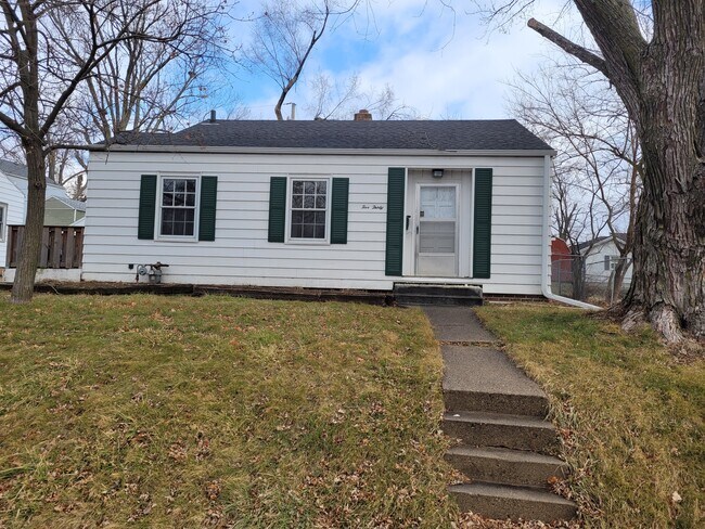 Photo - 530 W 10th St N House