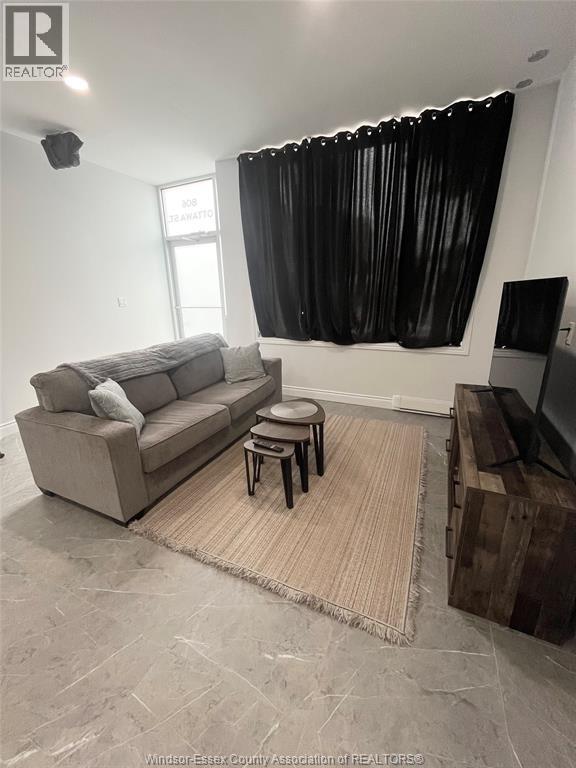 Photo - 806 Ottawa St