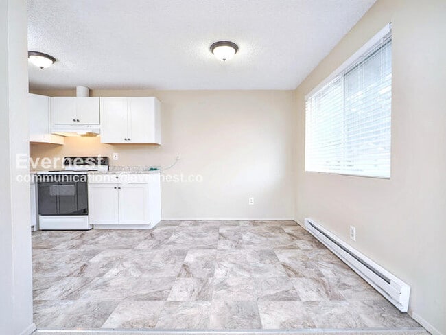 Photo - 301 E 2nd St