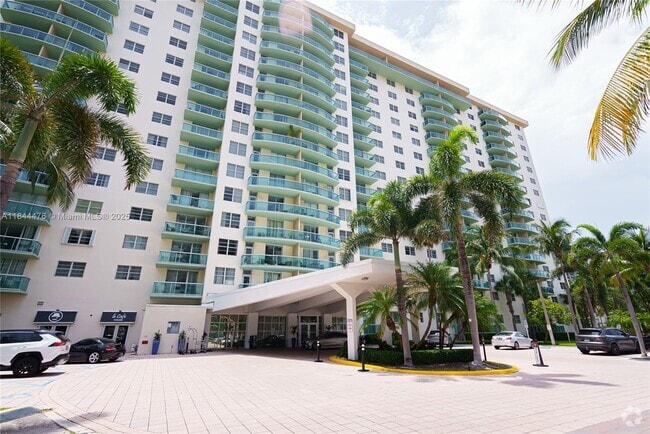 Building Photo - 19390 Collins Ave Unit 320 Rental