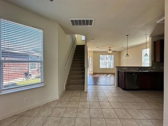 Photo - 918 Craters of the Moon Blvd