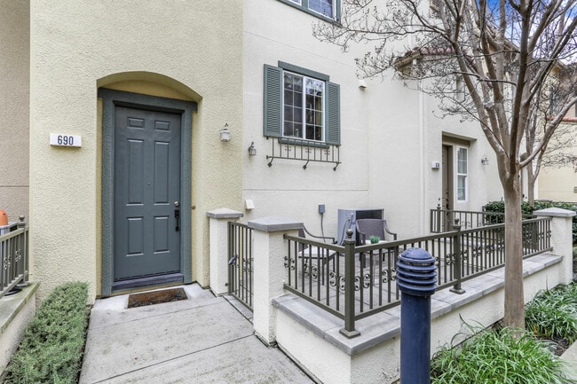 Building Photo - 690 Claridad Loop Unit 690 Claridad Loop