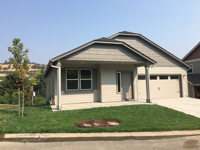 Building Photo - 3 Bedroom Home For Rent In The Dalles