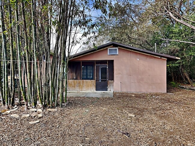 Building Photo - 1431 Seminola Blvd Unit Apt 1