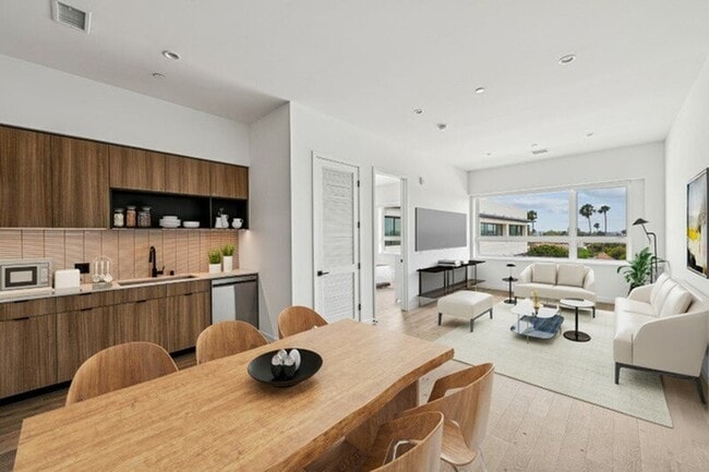 701 Hudson