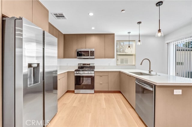 Photo - 18221 Chatsworth St