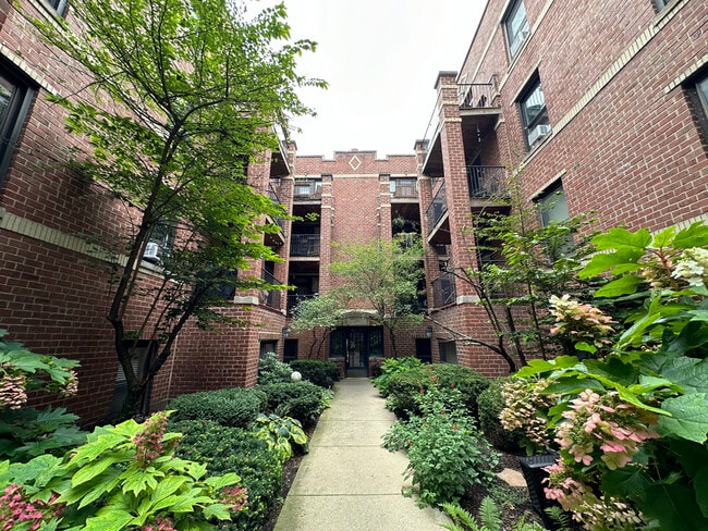 Building Photo - 2110 N Seminary Ave Rental