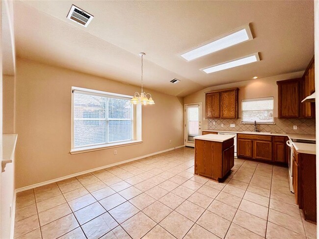 Photo - 468 Clarence Ct