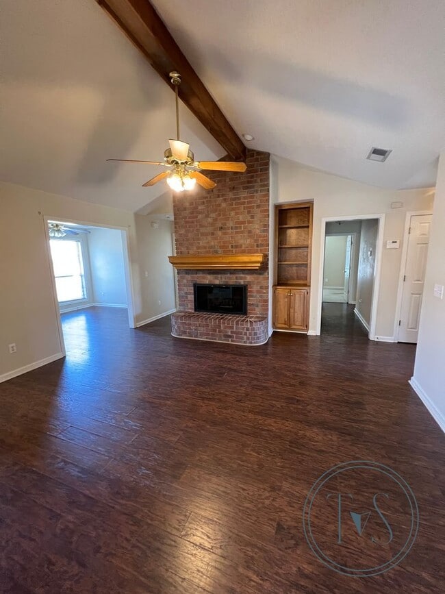 Photo - 2020 Weybridge Ct